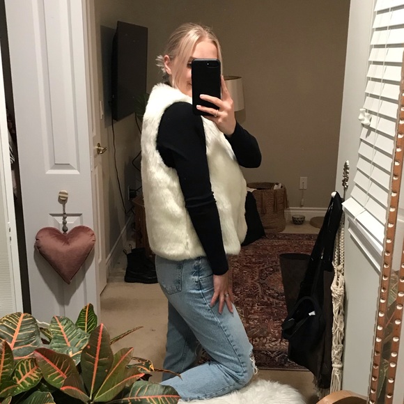 JustFab White Faux Fur Vest - Picture 3 of 4